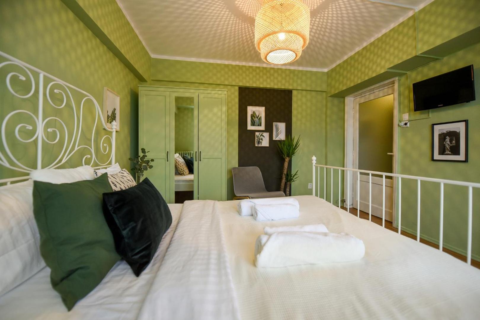 Chic Accommodation With Breathtaking Views Over Calea Victoriei - Your Central Heaven Bucarest Habitación foto