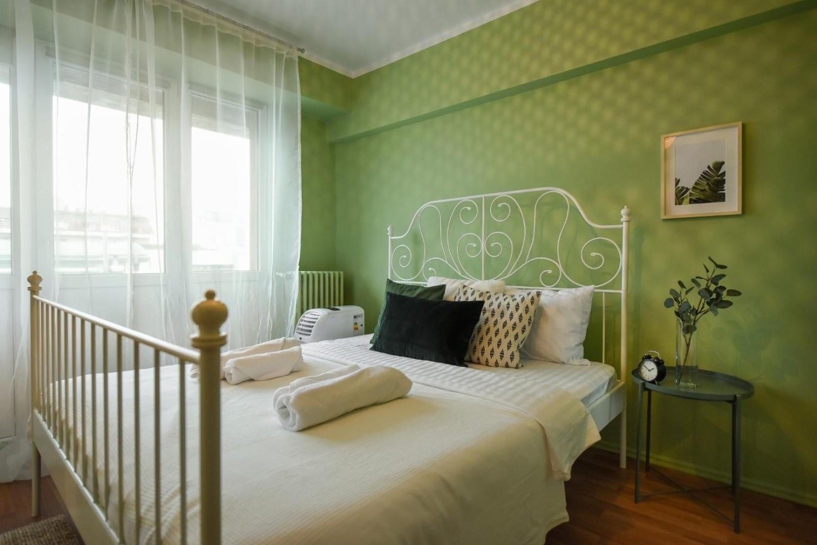 Chic Accommodation With Breathtaking Views Over Calea Victoriei - Your Central Heaven Bucarest Habitación foto